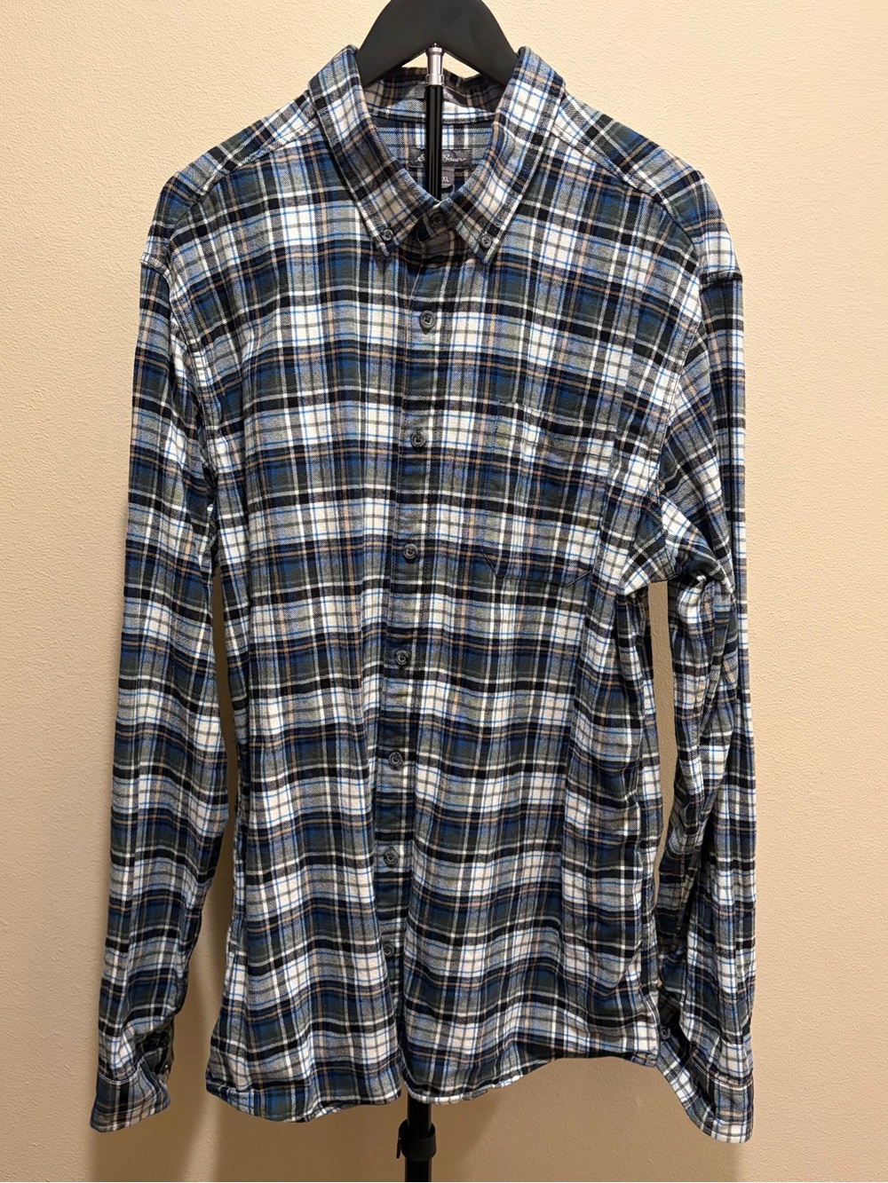 Eddie Bauer Classic Fit Men's Plaid Button Down Blue & White XLT (Tall), Like